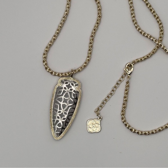 Kendra Scott Sienna Mixed Metal Arrowhead Necklace - Picture 3 of 4